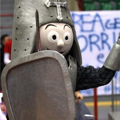 Mascotte del Legnano Basket Knights realizzata da Costumi Falpalà