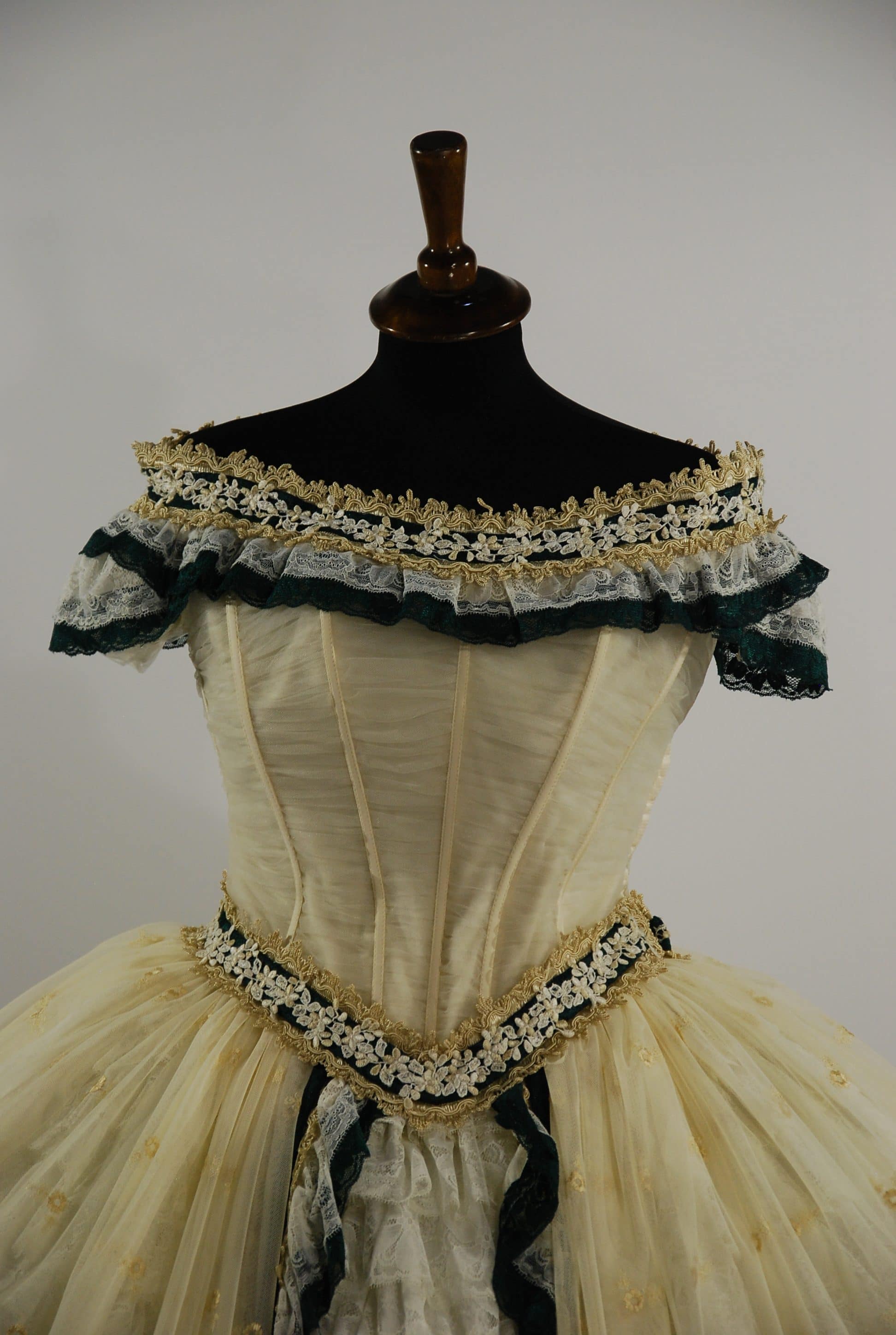 Principessa Sissi, ottocentesco Noleggio costumi e abiti d'epoca Principessa Sissi, ottocentesco Noleggio costumi e abiti d'epoca