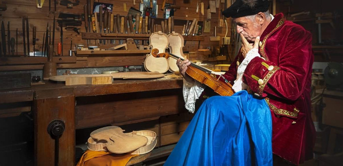 Abiti 700 e Stradivari: L’eleganza classica e l’armonia delle note in un connubio senza tempo